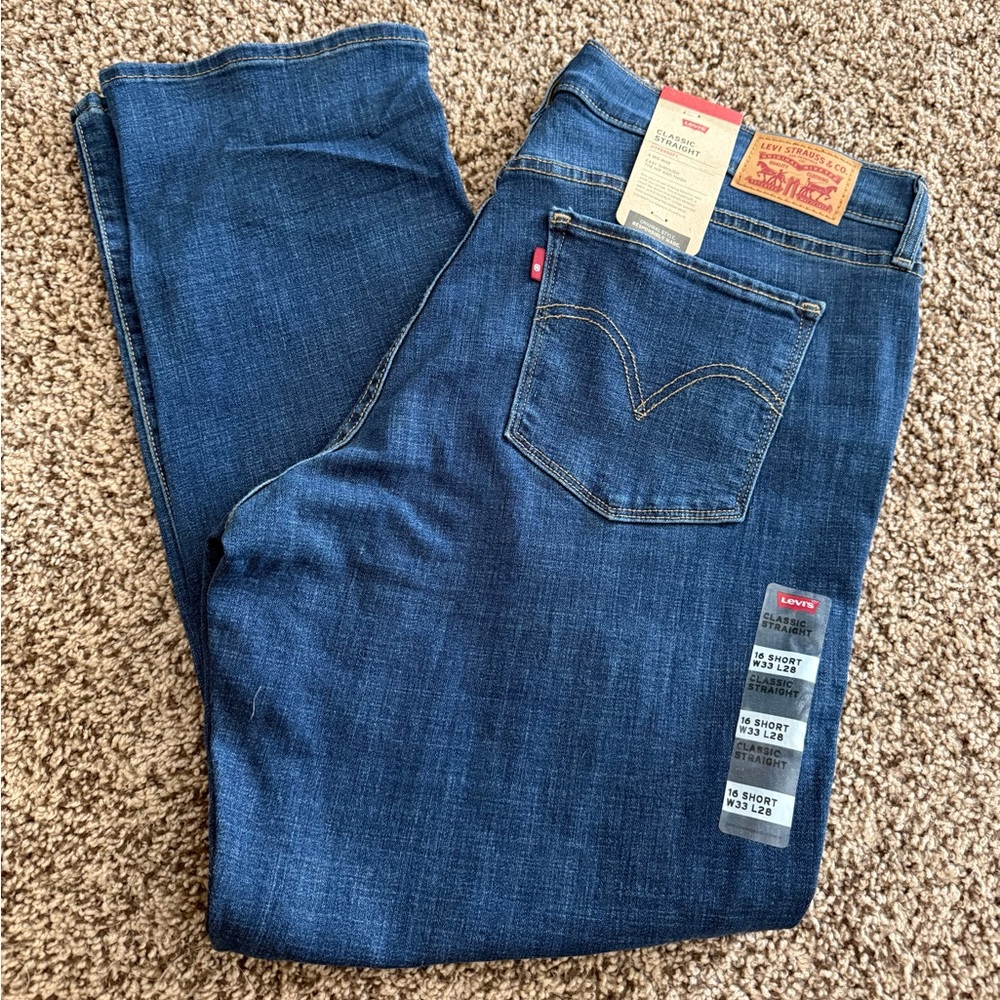 NWT Women’s Levi’s, Classic straight, Size 16 short W33/L28